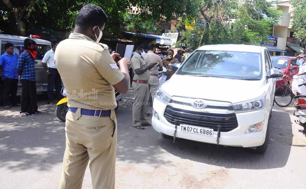Police who confiscated vehicles without e-pass in chennai