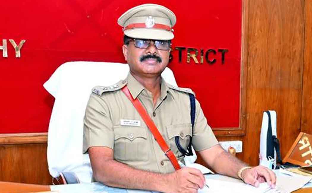 Commissioner of Police pays a surprise visit ..! Tense guards