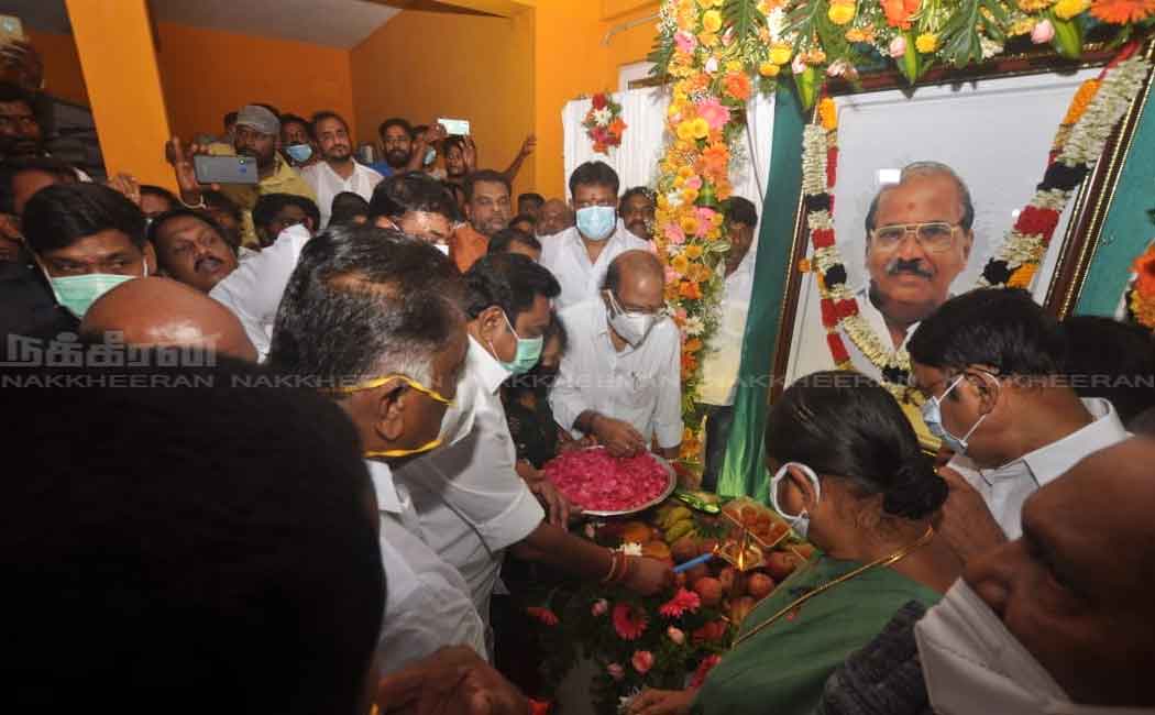 AIADMK who paid homage to the flower Madhusoodan