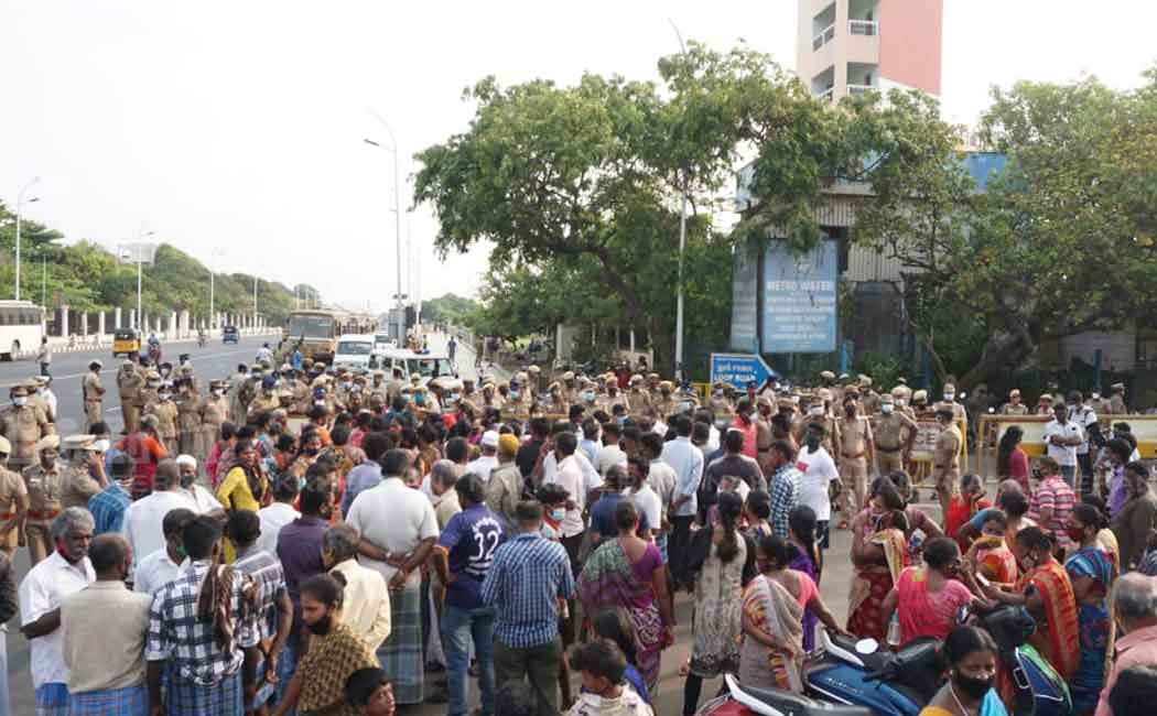 Marina traders involved in road blockade