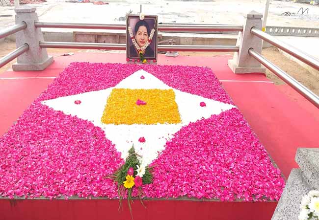 TAMILNADU FORMER CM Jayalalithaa OF true believer WHO THE PERSONS EPS AND OPS