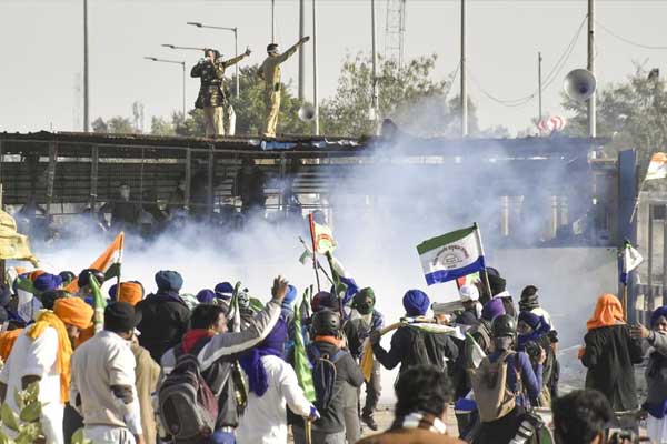 Police throwing smoke on Farmers of Punjab who led the struggle