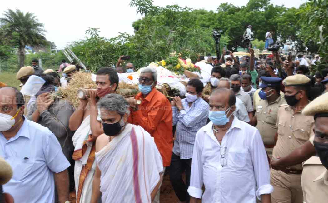 Singer SPB buried at thamaraipakkam