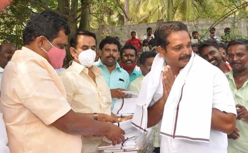 AMMK members joins DMK thangam thamizhselvan