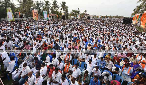 Volunteers welcome Amit Shah's pictures (Pictures)