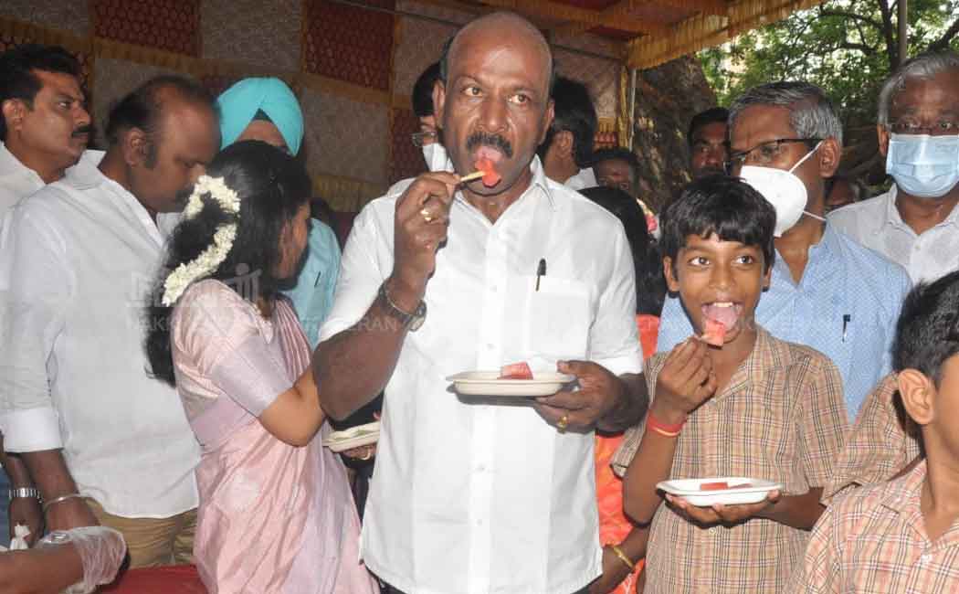 Minister Ma Subramanian giving Elanir to students