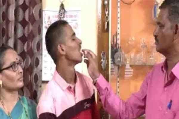 parents celebrated by cutting a cake Son failed in10th exam in karnataka