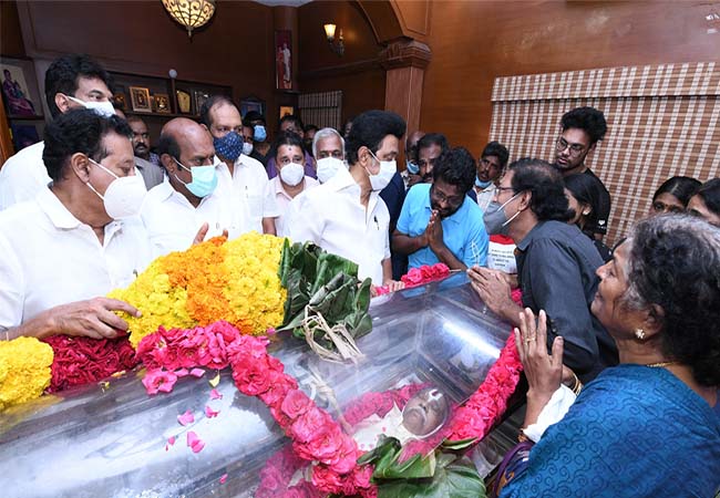J. Death of Nallammanayu, who investigated the embezzlement case - Tribute to the Chief Minister in person