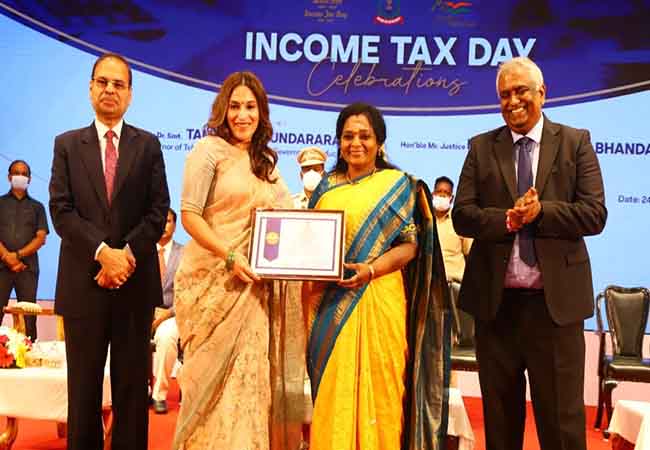 Award given to actor Rajinikanth!