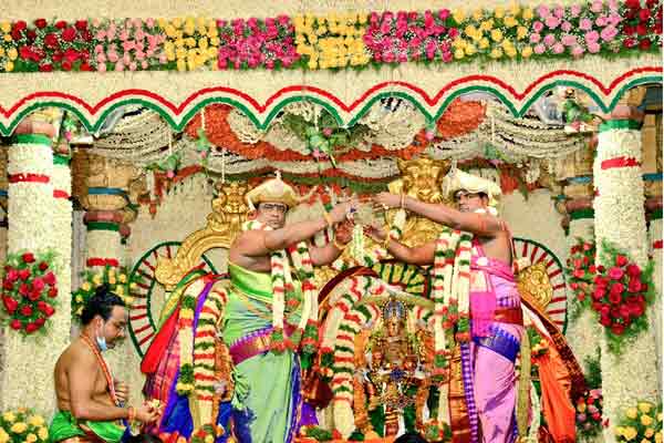The world famous Madurai Meenakshi Temple wedding held without devotees ..