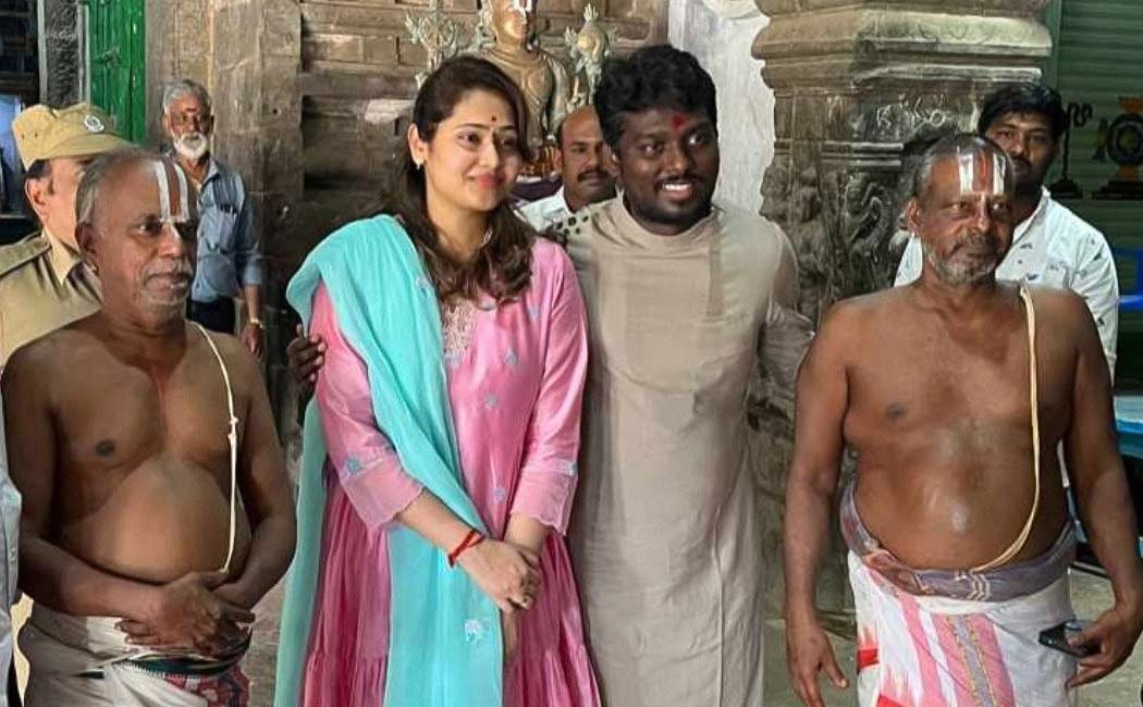 atlee visit temple in thiruvarur with his wife
