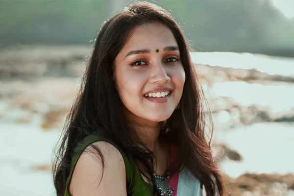 anikha surendran to debut as heroine