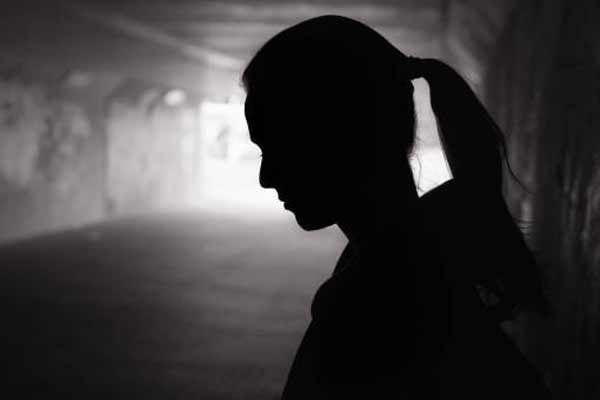 lover stabbed his girlfriend who forced her to marry him
