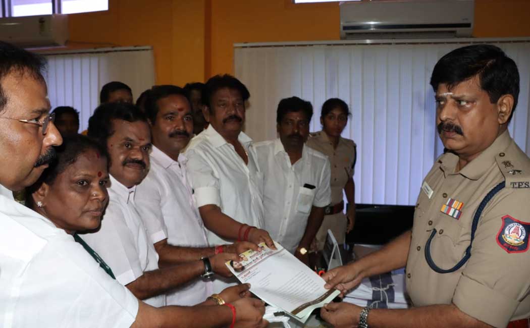 Police complaint against O Panneerselvam