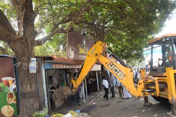 Argument between police and VKC members during removal of encroachment Trichy!