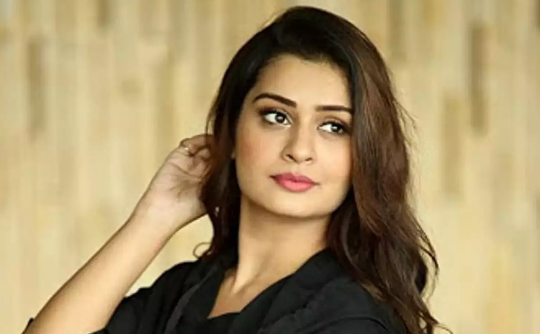 mangalavaaram actress payal rajput first look poster viral