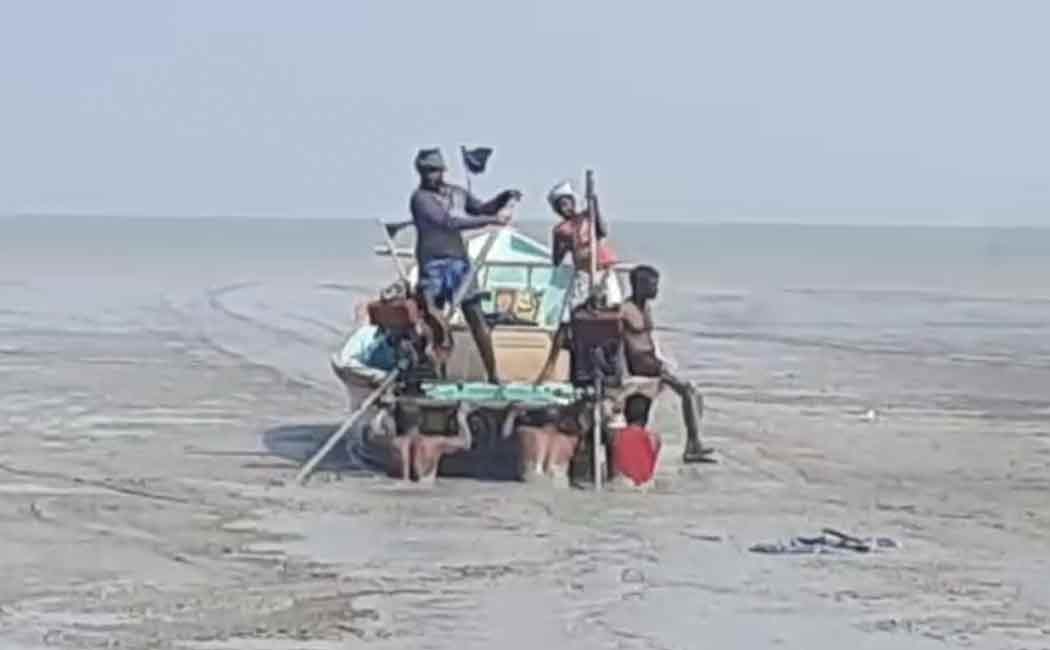 Nagapattinam Vedarnaiyam fishermen had trouble