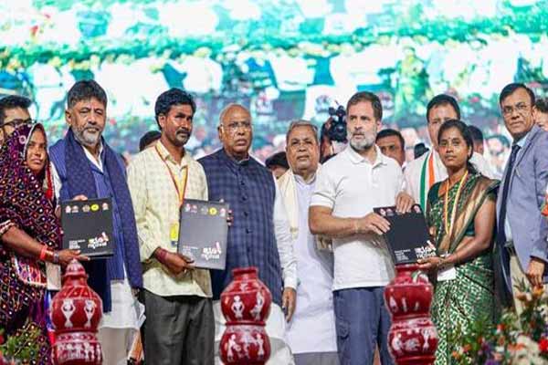 Rahul Gandhi avoids Siddaramaiah's name stir within Congress party