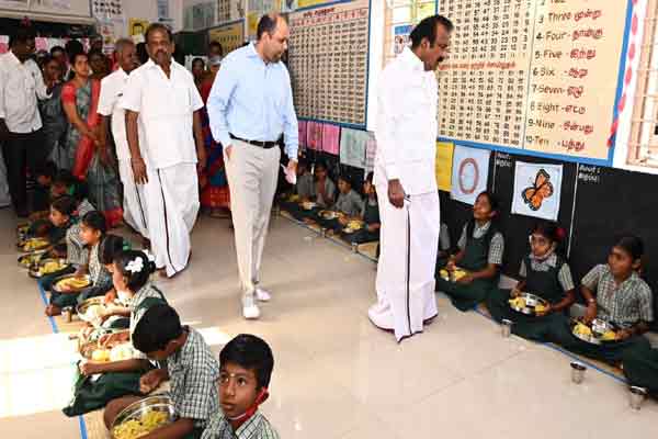 minister muthusamy launched second phase students breakfast scheme in erode
