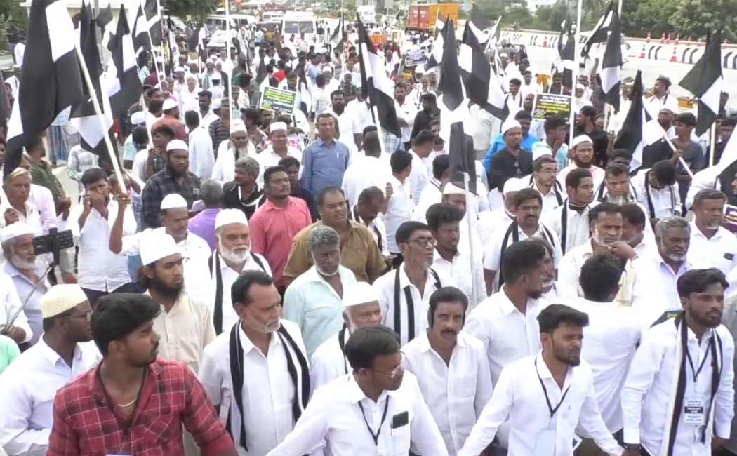Demonstration against toll booth that exploits people