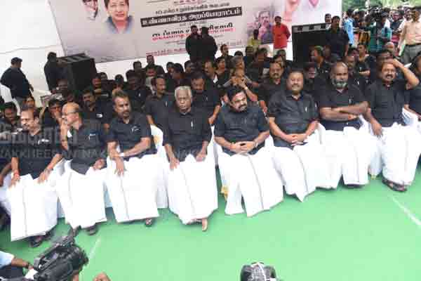 AIADMK struggle against Tamil Nadu government