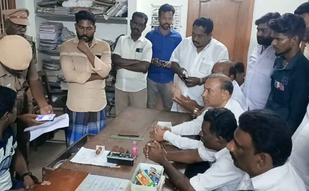 A false case against the farmer for revenge! Relatives condemn arrest!