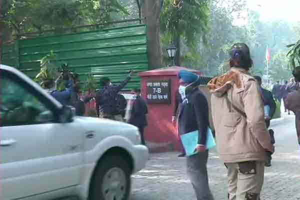 Amit Shah and Narendra Singh Tomar arrive at the residence of JP Nadda