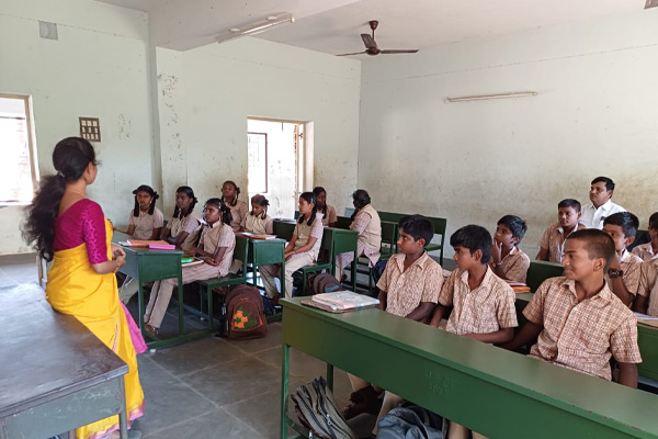 Minister sakkarapani New is conducting English classes for government school students at his own expense