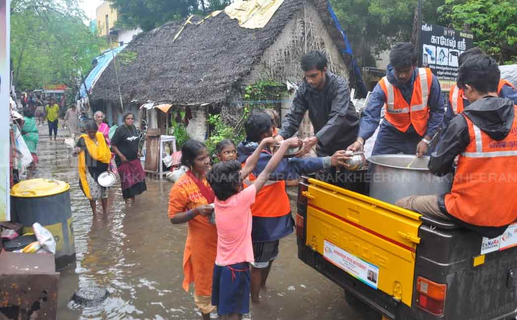 Officials feeding the affected people