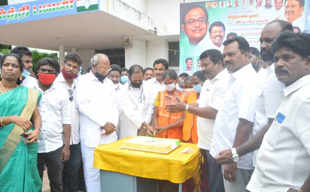 p.chidambaram's birthday celebration in sathyamoorthi bhavan