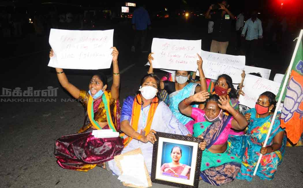 BJP women's team rally DMK Women's team on uttarpradhesh haritas!