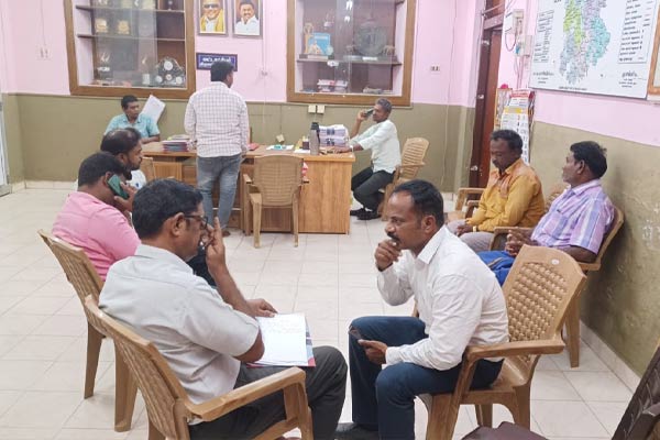 Revenue department employee who threatened police for bribe