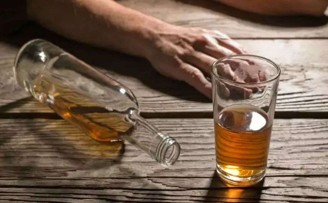 some people drinking liquor in government school premises in Erode