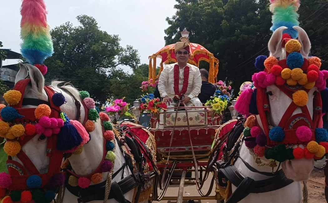 Singaporean businessmen are happy to be brought in a 'I love India..'