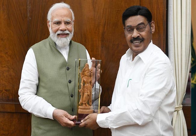 Parivendar MP who met Prime Minister Narendra Modi in person and submitted the petition!