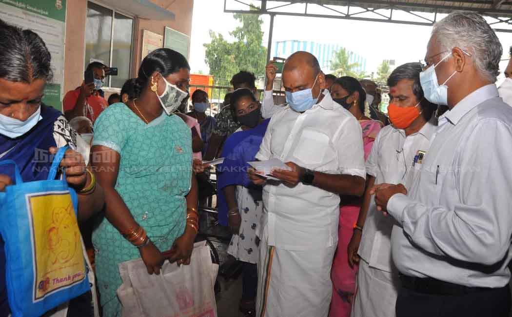 Union Minister L Murugan visits vaccination camp