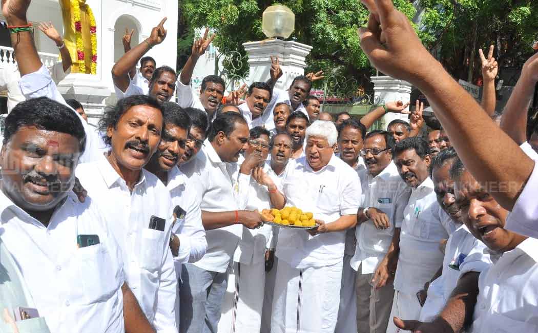AIADMK party workers celebrate with sweets (Pictures)