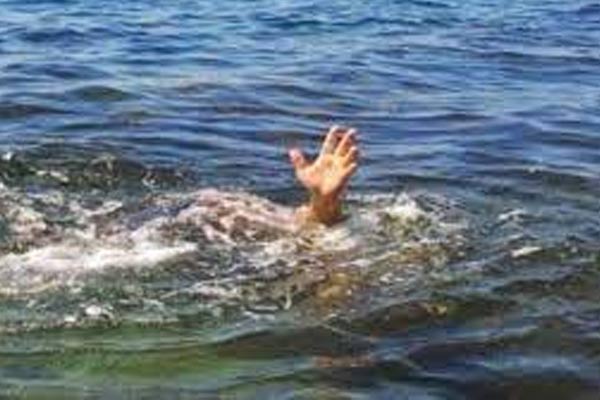 Father throws girl into river Yamuna after talking to boyfriend