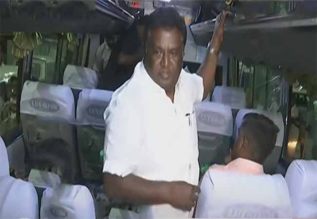 Minister Sivasankar boarded a private bus and inspected it!