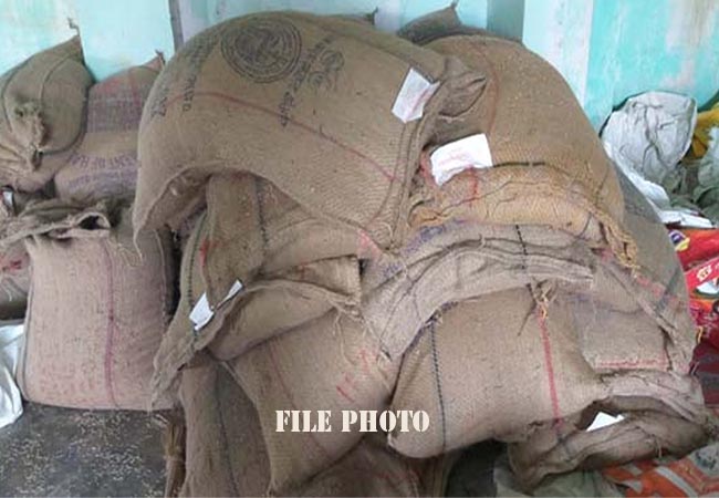 3 tonnes of smuggled rations seized near Jalakandapuram; Inquiry into the trio!