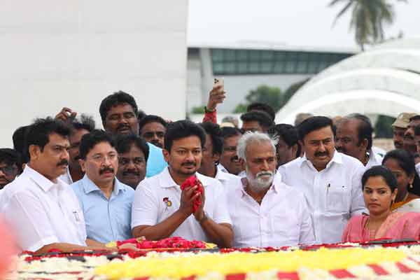 dy cm udhayanidhi stalin honors Anna kalaignar Memorial