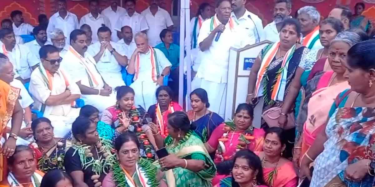 Youth Congress condemns demonstration by putting vegetables in bowls
