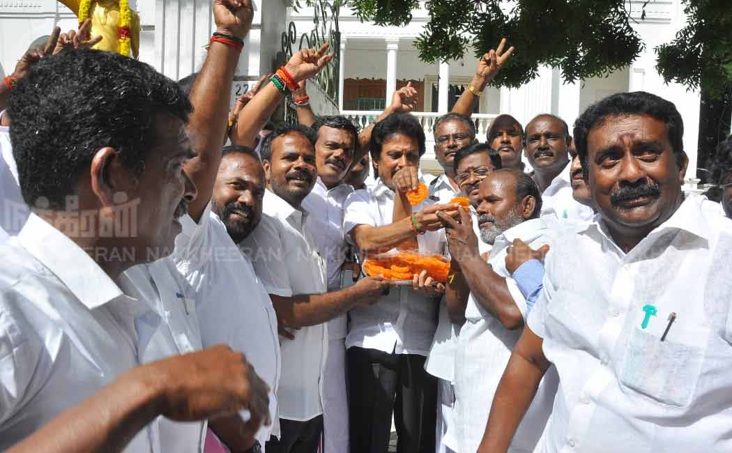 AIADMK party workers celebrate with sweets (Pictures)