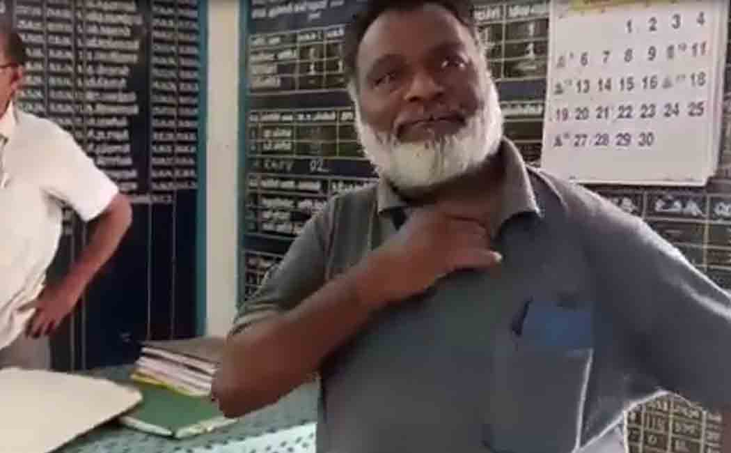 The headmaster of the government school tried to attack the district education officer!