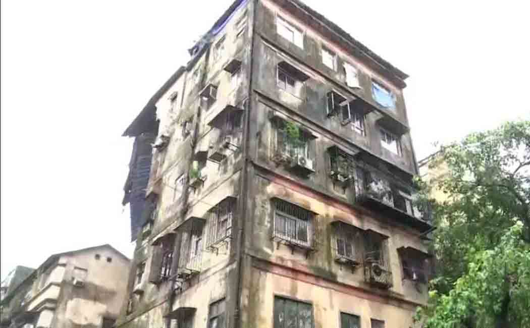 apartments collapsed in mumbai