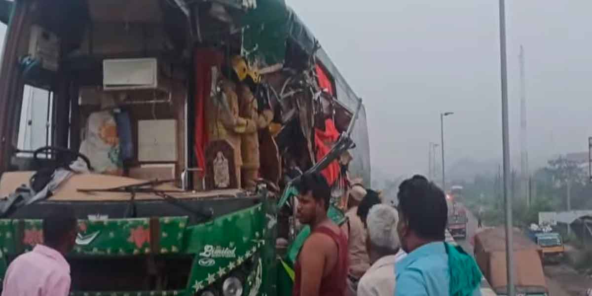 luxury bus truck incident in near thiruvallur
