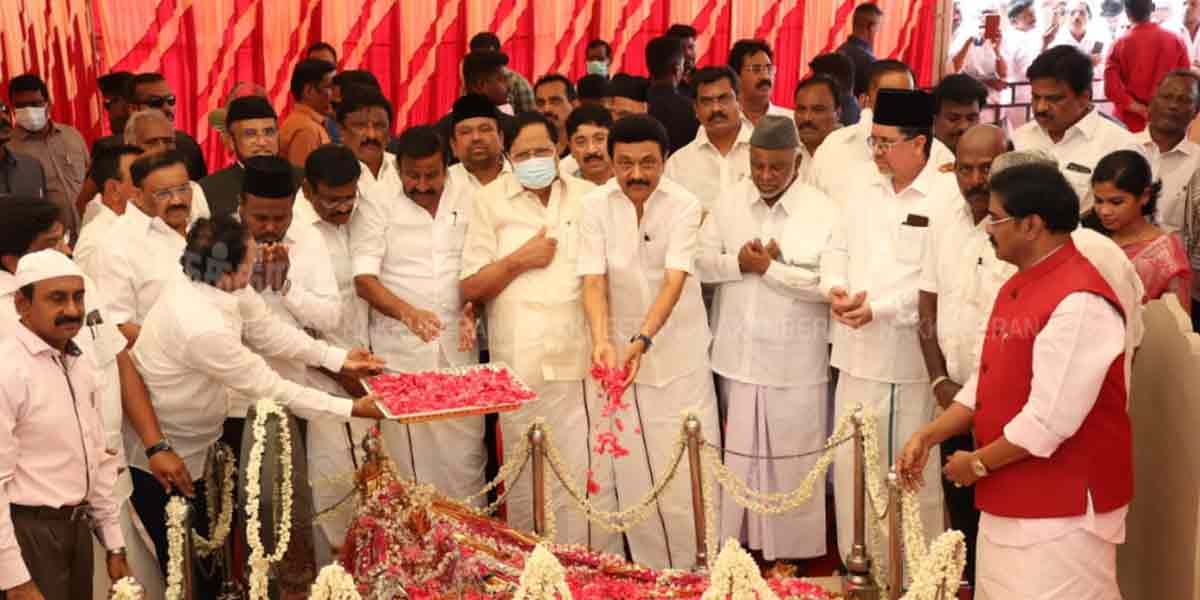 Political parties pay homage at the Gaithe Millat Memorial (Pictures)