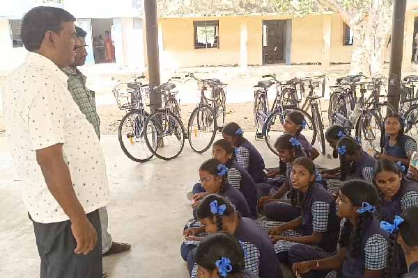 Free pedal carts provided by Tamil Nadu Govt
