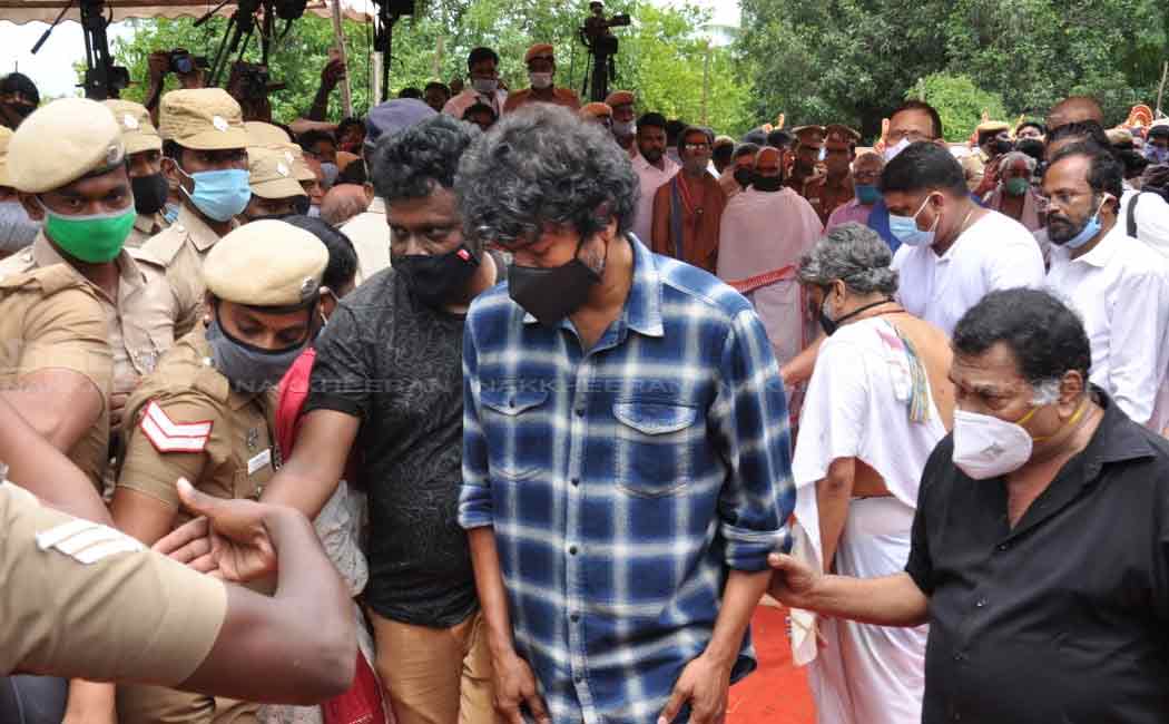 Singer SPB buried at thamaraipakkam