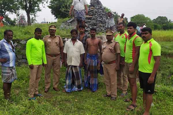 Young men jump into a 96-foot-deep well to save a farmer!